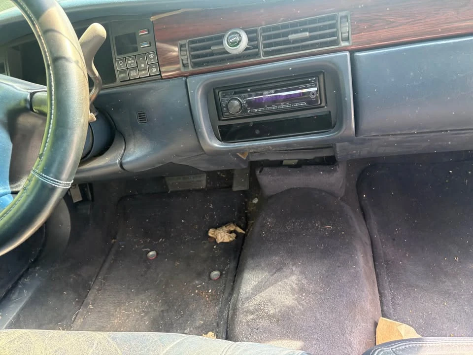 1996 Cadillac DeVille 7th Gen - Image 5 of 11