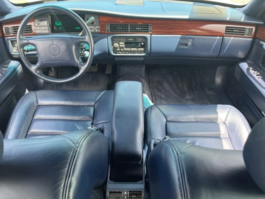 1996 Cadillac DeVille 7th Gen - Image 18 of 23