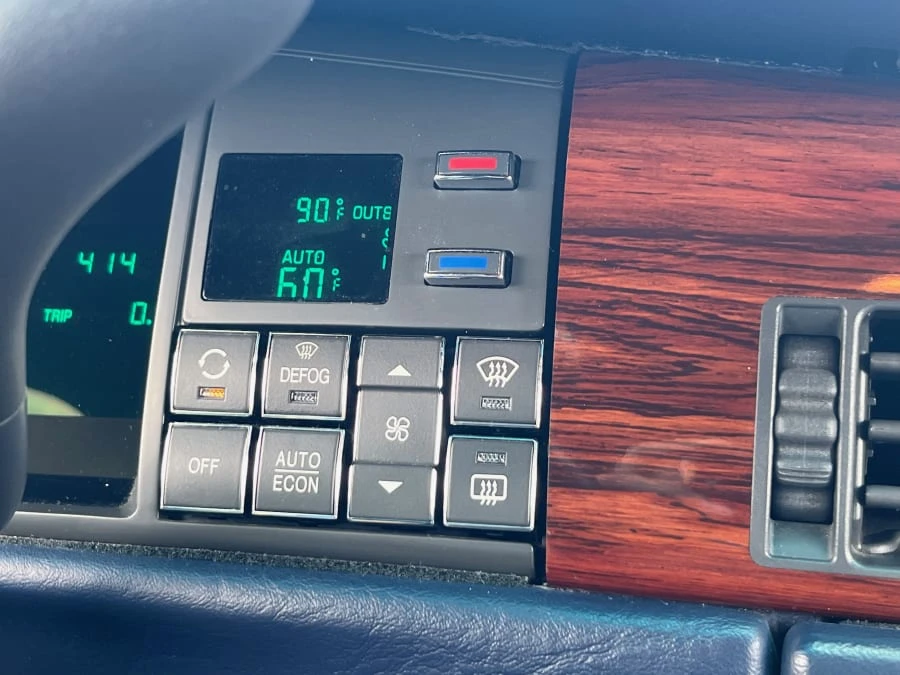 1996 Cadillac DeVille 7th Gen - Image 13 of 23