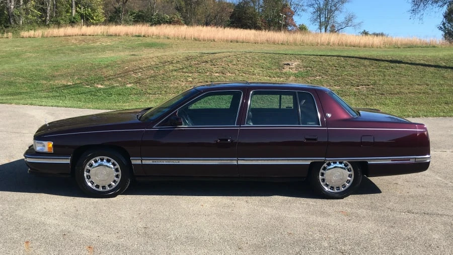 1996 Cadillac DeVille 7th Gen - Image 2 of 7