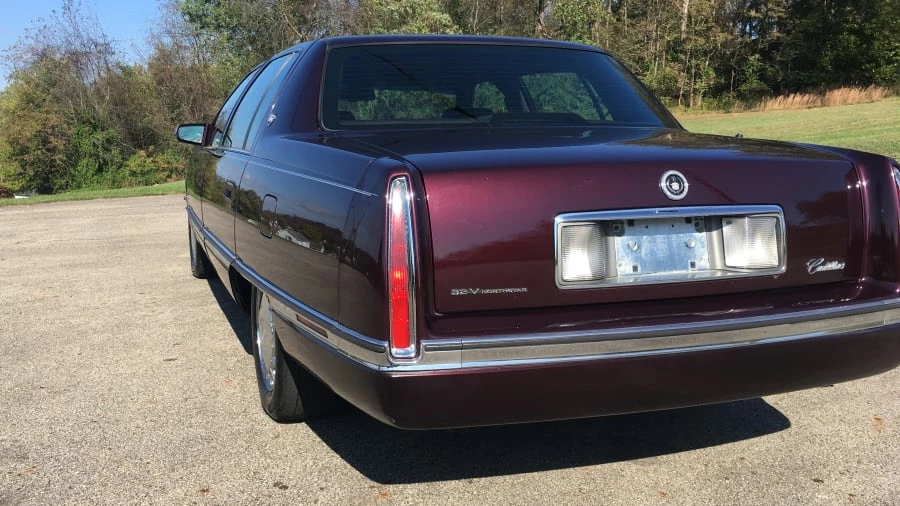 1996 Cadillac DeVille 7th Gen - Image 5 of 7