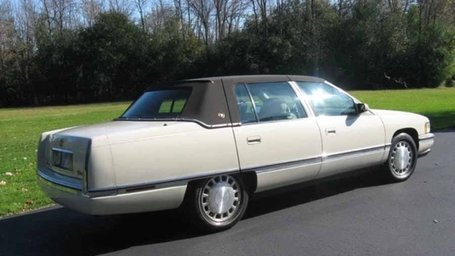 1996 Cadillac DeVille 7th Gen - Image 2 of 12