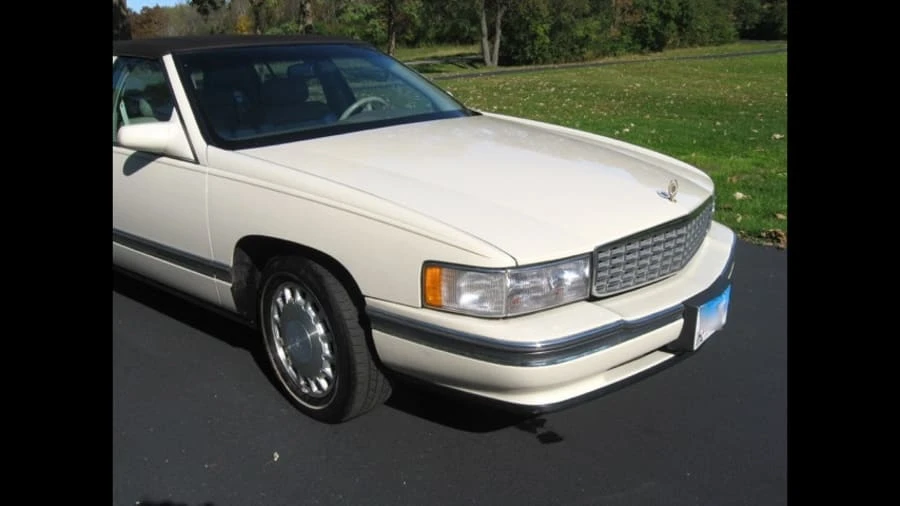 1996 Cadillac DeVille 7th Gen - Image 9 of 12