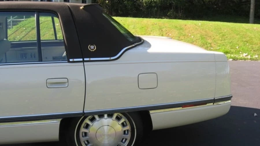 1996 Cadillac DeVille 7th Gen - Image 10 of 12