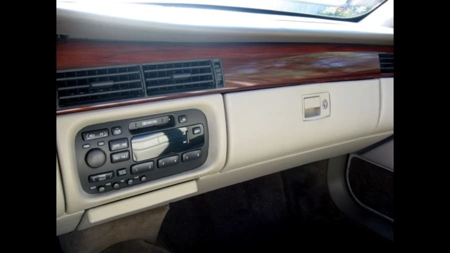 1996 Cadillac DeVille 7th Gen - Image 5 of 12