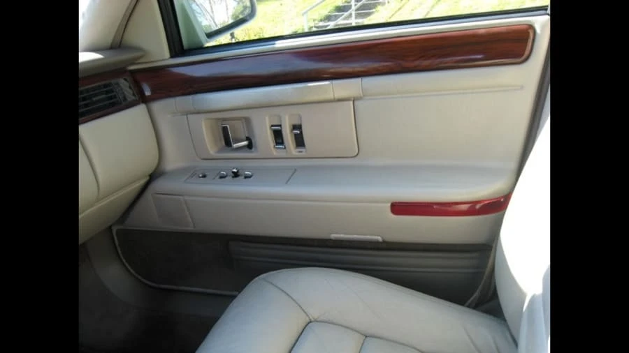 1996 Cadillac DeVille 7th Gen - Image 6 of 12