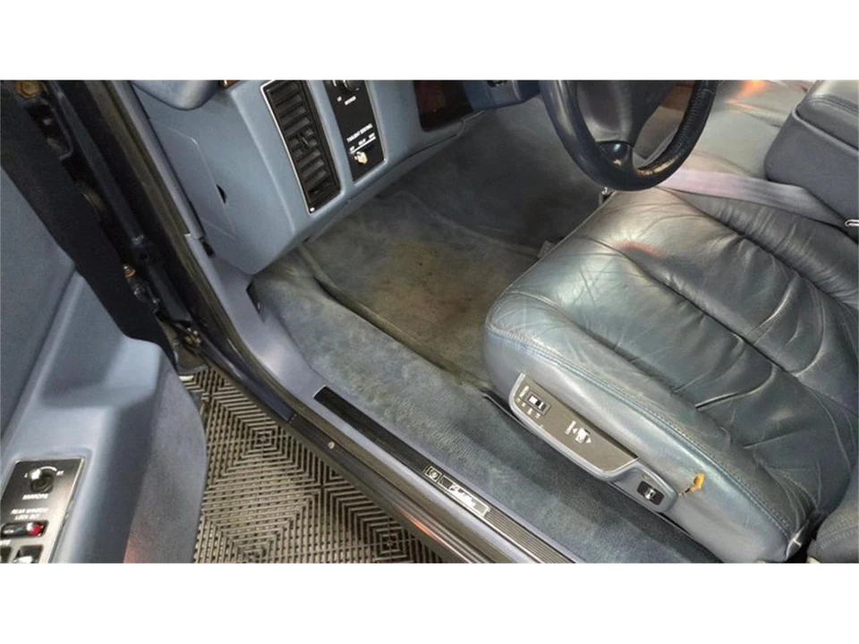 1996 Cadillac Fleetwood - Image 25 of 31