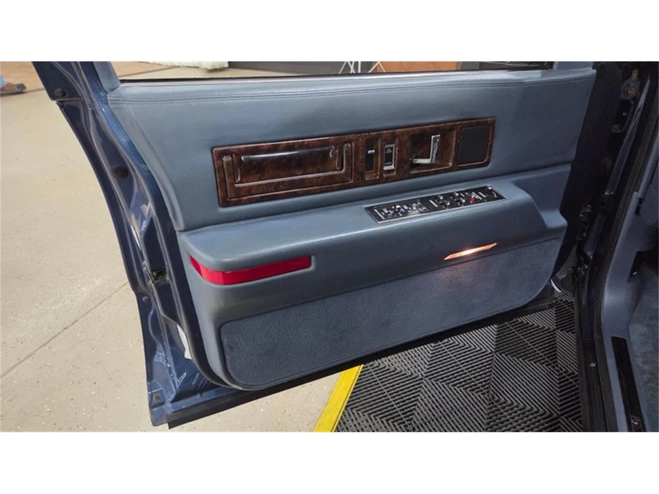 1996 Cadillac Fleetwood - Image 21 of 31