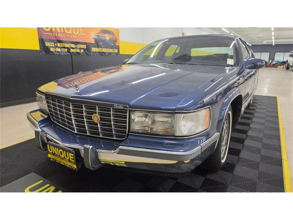 1996 Cadillac Fleetwood - Image 11 of 31