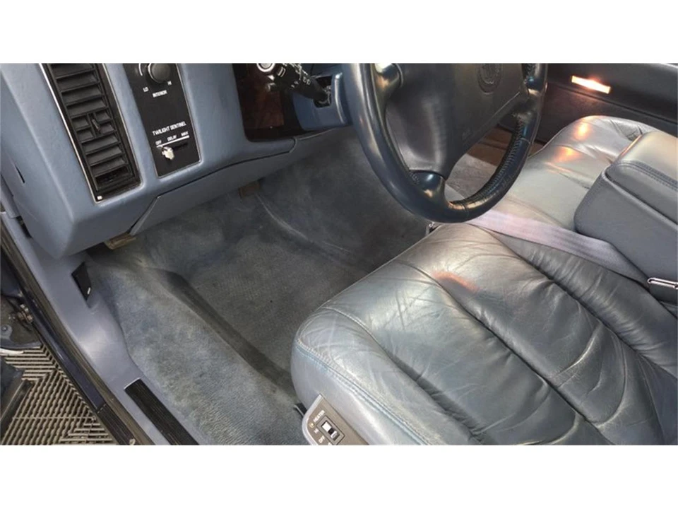 1996 Cadillac Fleetwood - Image 26 of 31
