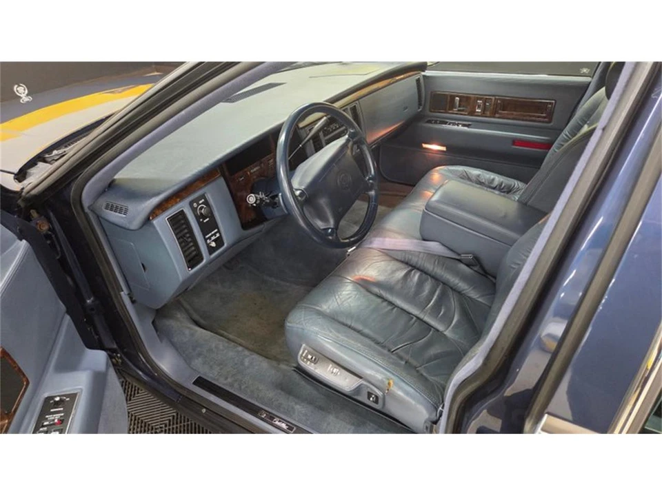 1996 Cadillac Fleetwood - Image 8 of 31