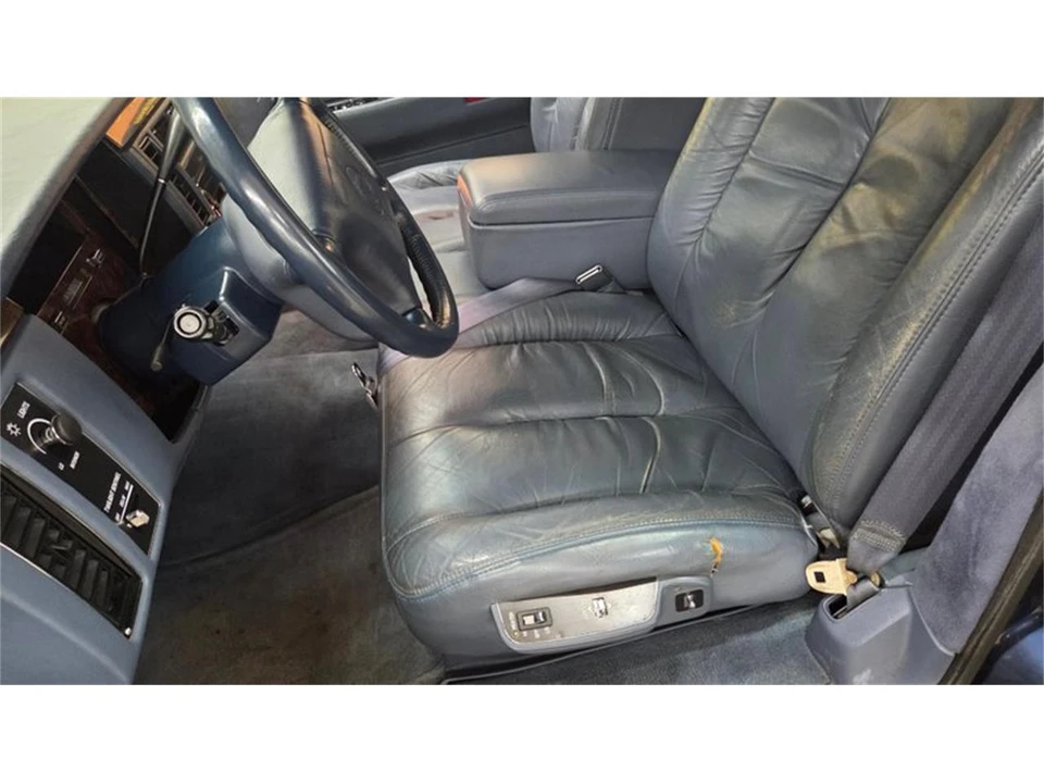 1996 Cadillac Fleetwood - Image 27 of 31