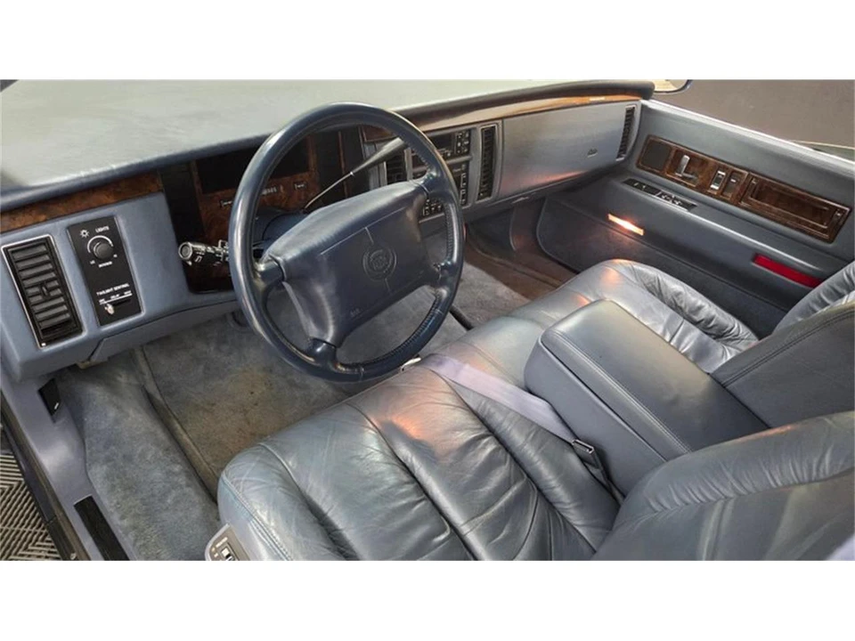 1996 Cadillac Fleetwood - Image 24 of 31