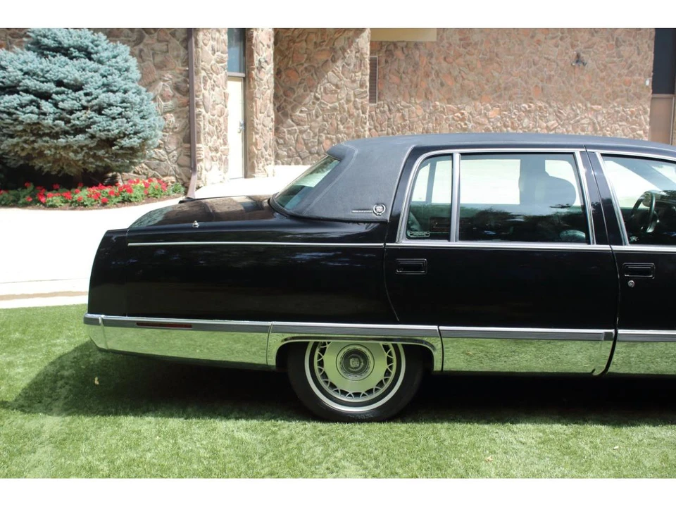 1996 Cadillac Fleetwood - Image 18 of 31