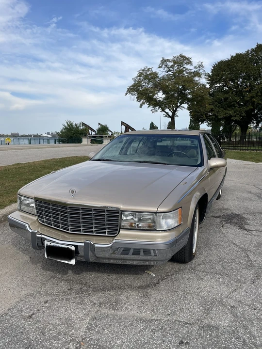 1996 Cadillac Fleetwood - Image 2 of 31