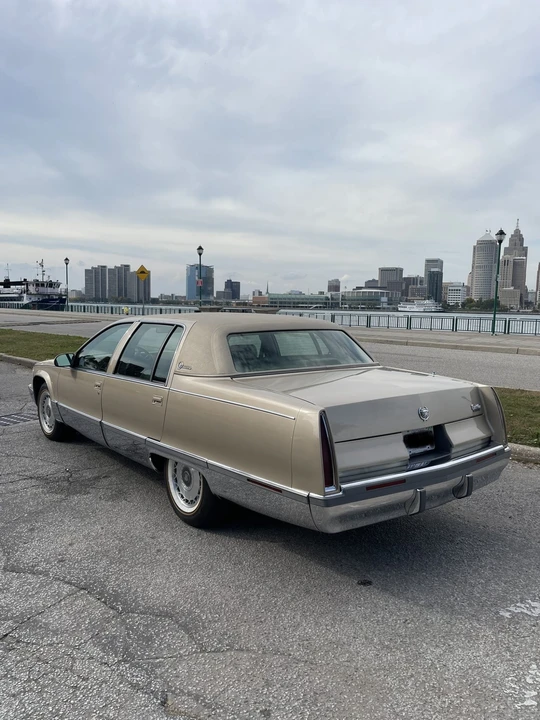 1996 Cadillac Fleetwood - Image 8 of 31