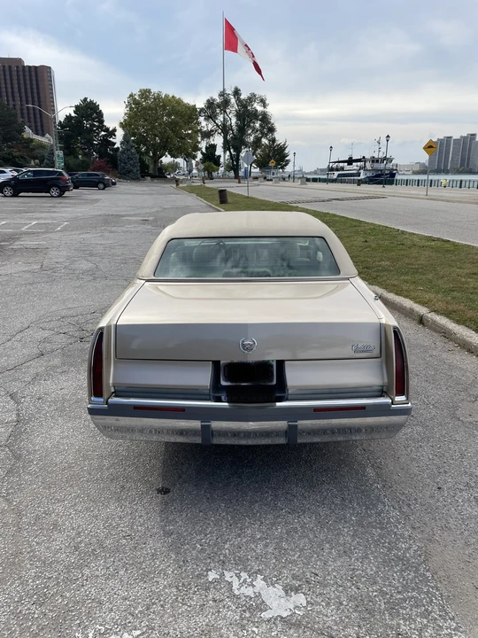 1996 Cadillac Fleetwood - Image 11 of 31