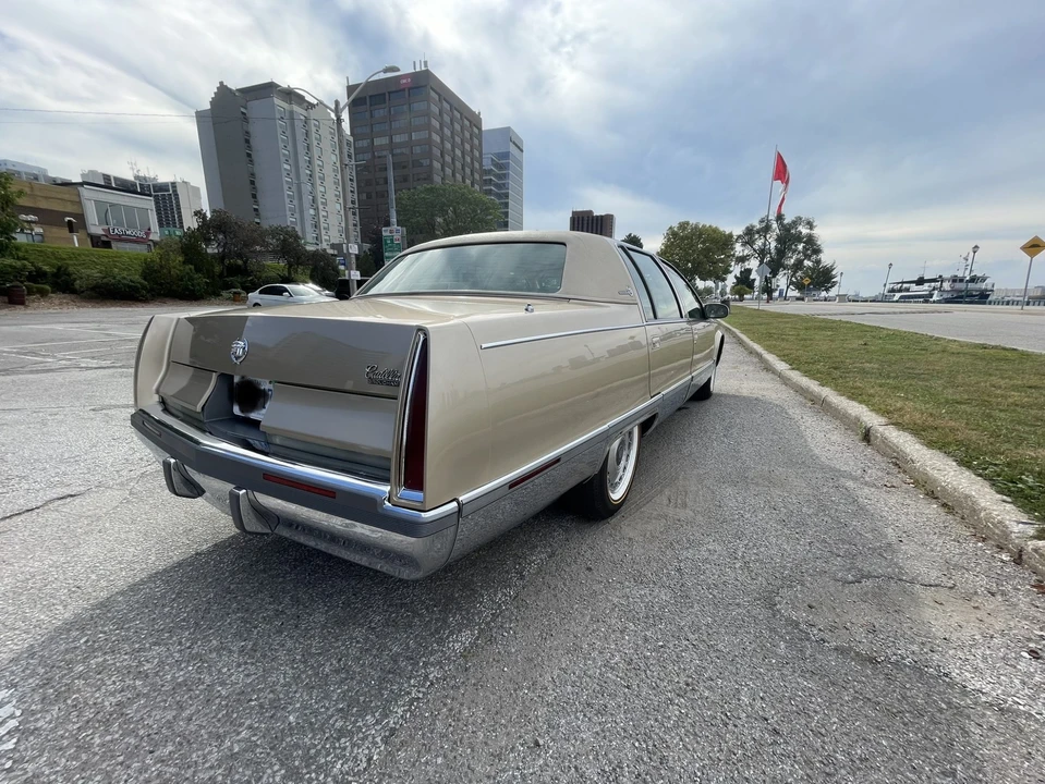 1996 Cadillac Fleetwood - Image 14 of 31