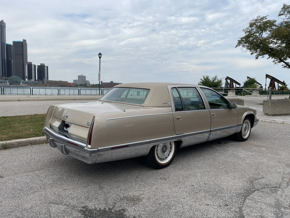 1996 Cadillac Fleetwood - Image 19 of 31