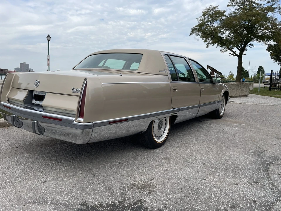 1996 Cadillac Fleetwood - Image 18 of 31