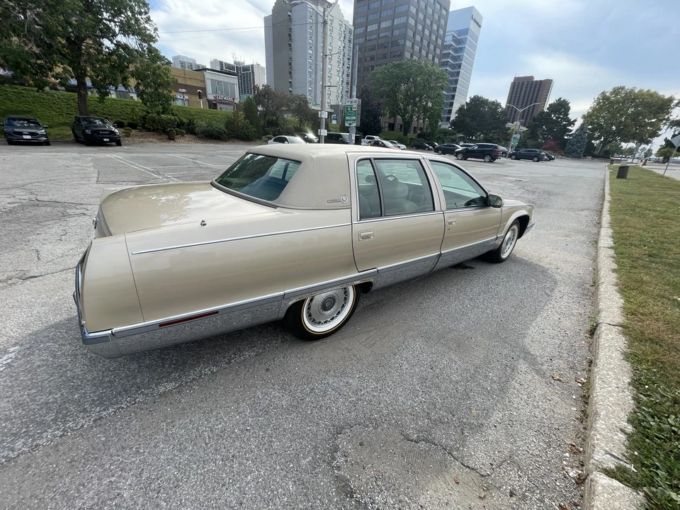1996 Cadillac Fleetwood - Image 21 of 31