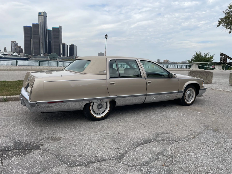 1996 Cadillac Fleetwood - Image 20 of 31