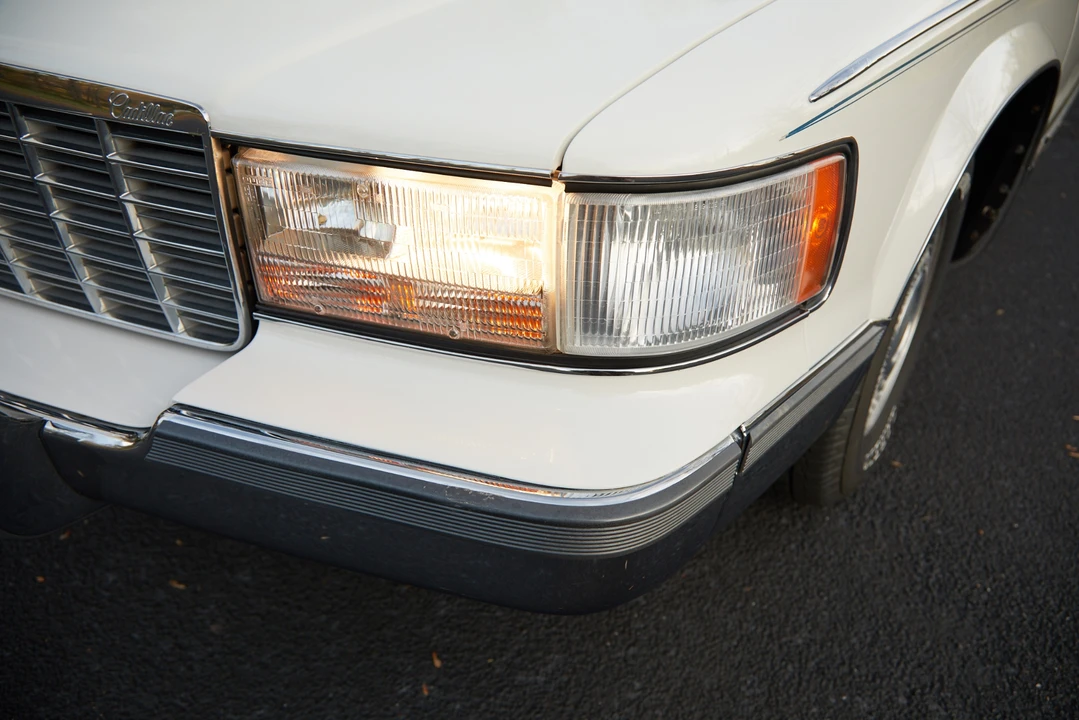 1996 Cadillac Fleetwood - Image 24 of 31