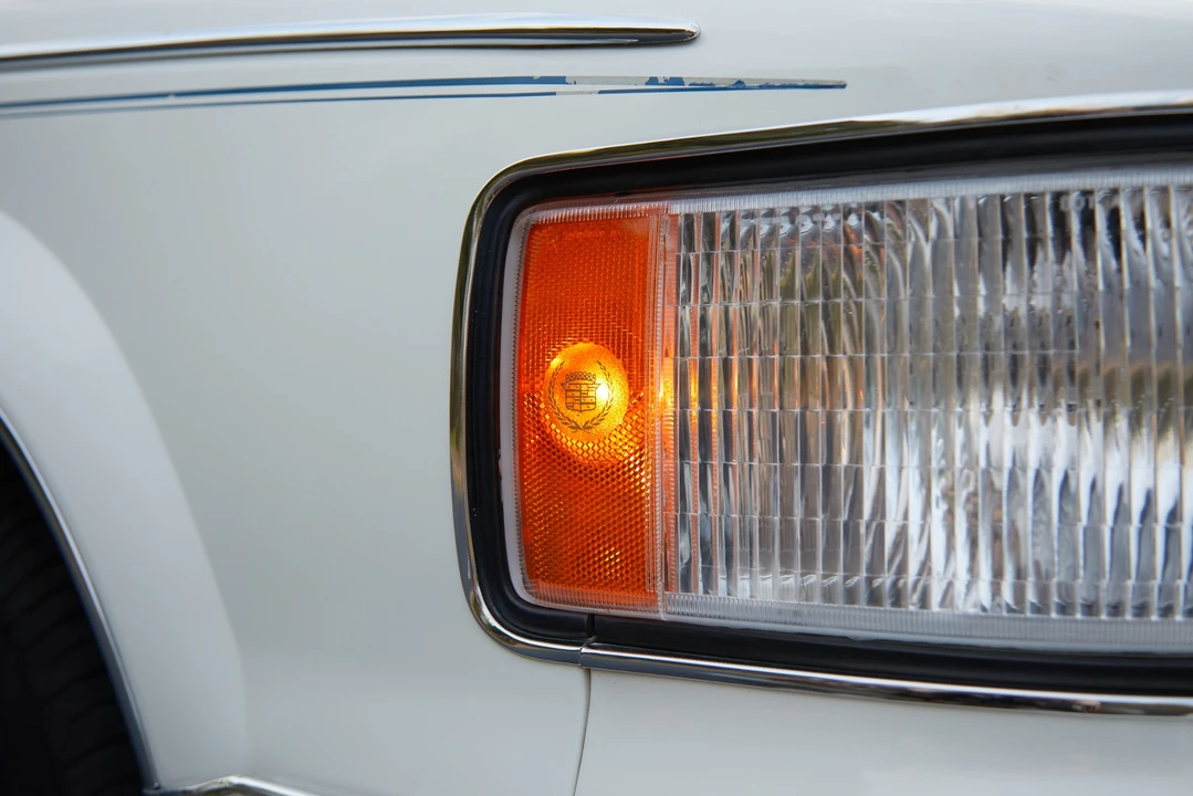 1996 Cadillac Fleetwood - Image 25 of 31