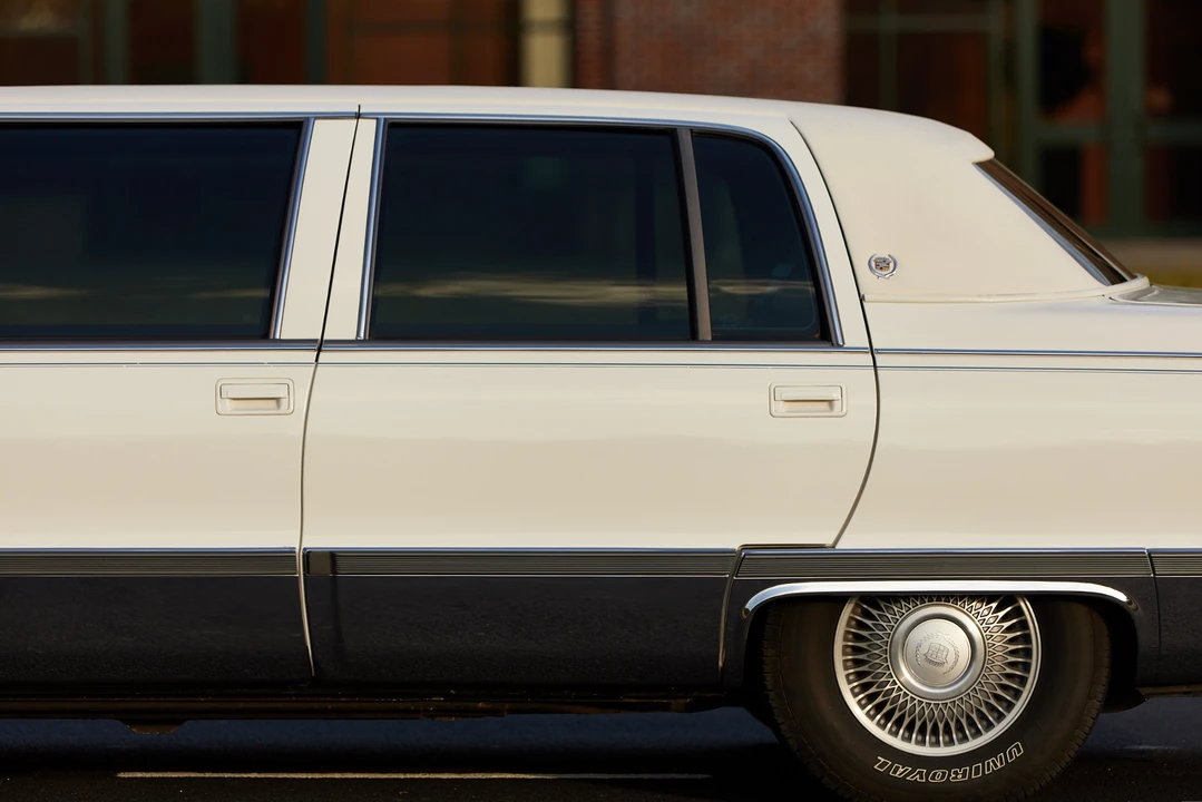 1996 Cadillac Fleetwood - Image 10 of 31