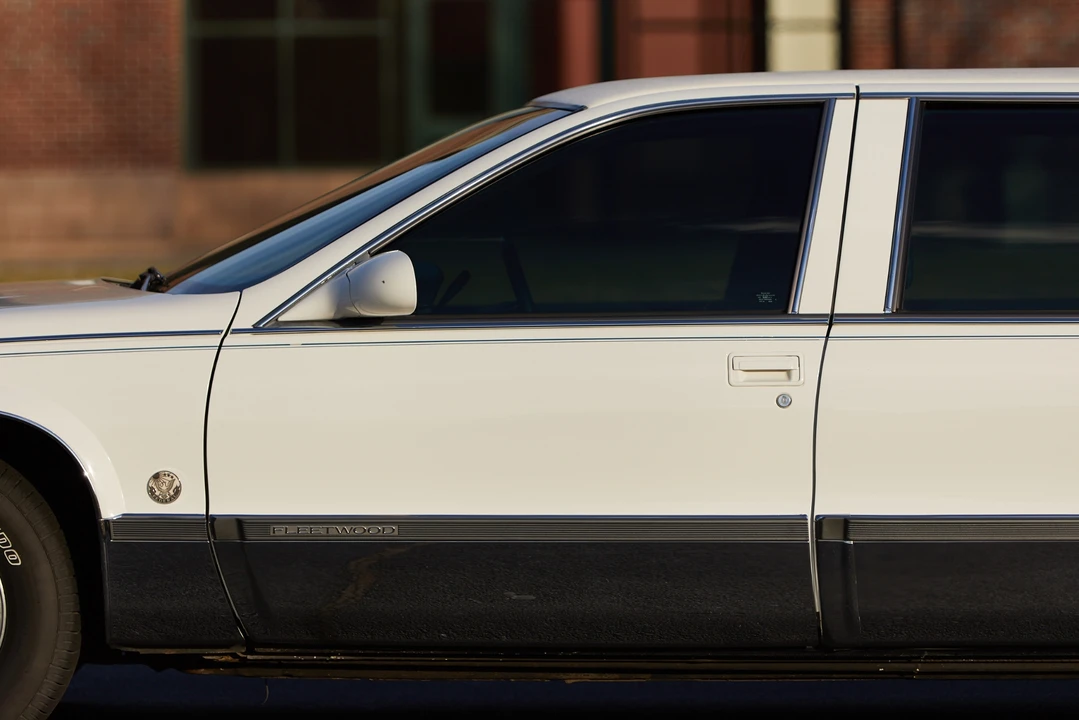 1996 Cadillac Fleetwood - Image 8 of 31