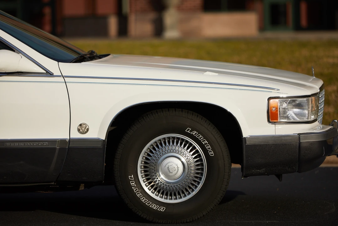 1996 Cadillac Fleetwood - Image 15 of 31