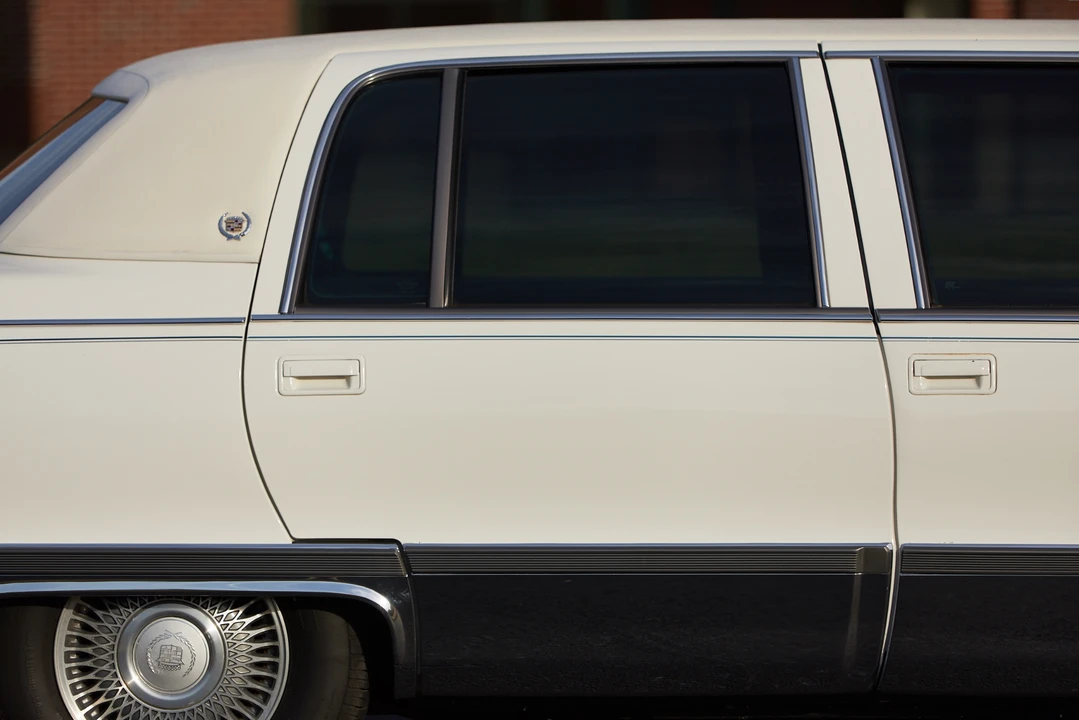 1996 Cadillac Fleetwood - Image 13 of 31