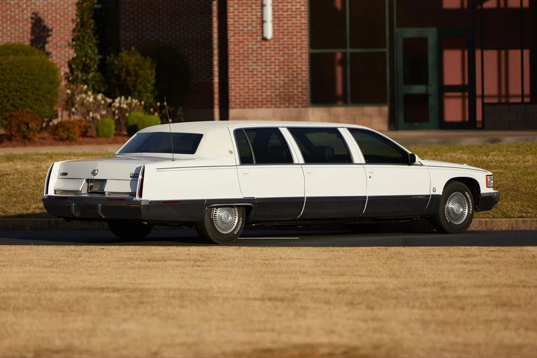 1996 Cadillac Fleetwood - Image 3 of 31