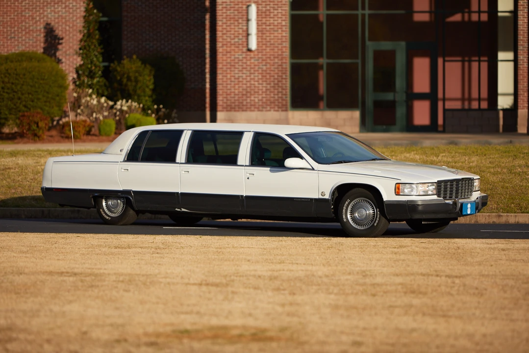 1996 Cadillac Fleetwood - Image 4 of 31