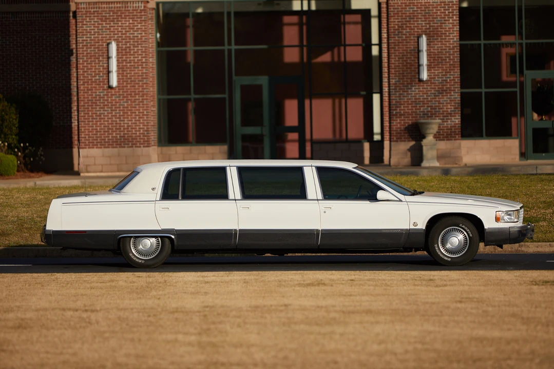 1996 Cadillac Fleetwood - Image 16 of 31
