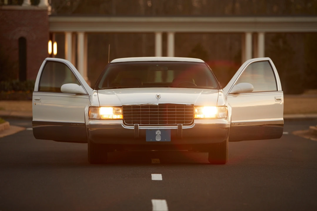 1996 Cadillac Fleetwood - Image 18 of 31