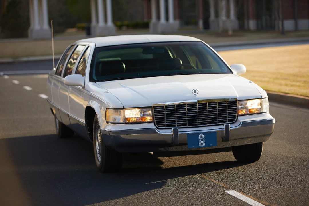 1996 Cadillac Fleetwood - Image 2 of 31