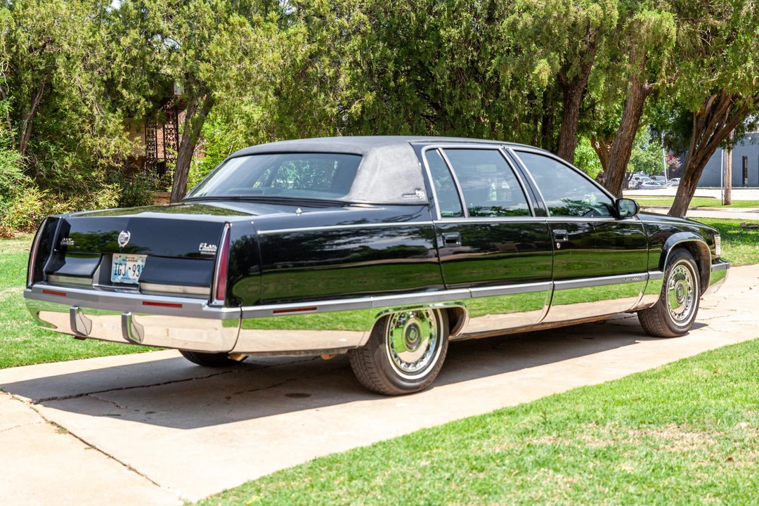 1996 Cadillac Fleetwood - Image 15 of 31