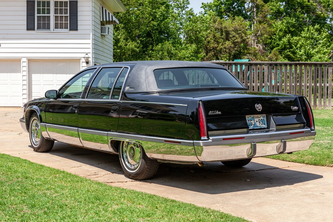 1996 Cadillac Fleetwood - Image 11 of 31