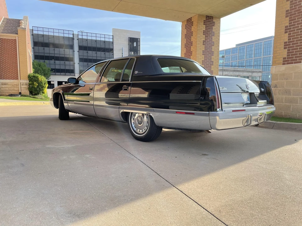 1996 Cadillac Fleetwood - Image 10 of 31