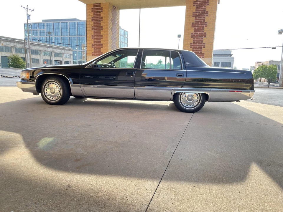 1996 Cadillac Fleetwood - Image 8 of 31