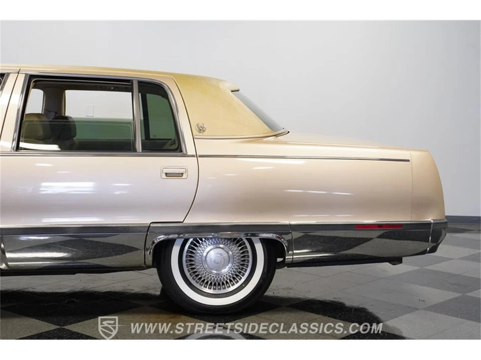 1996 Cadillac Fleetwood - Image 23 of 31
