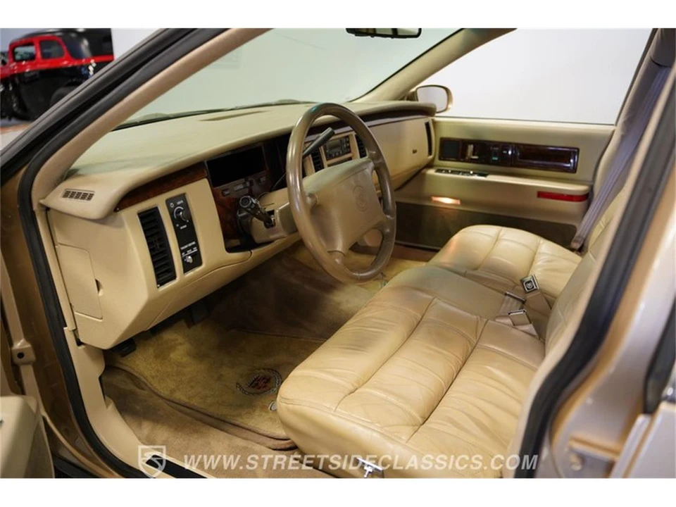1996 Cadillac Fleetwood - Image 2 of 31