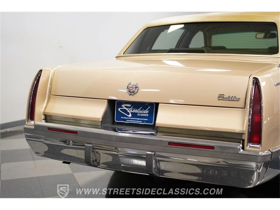 1996 Cadillac Fleetwood - Image 25 of 31