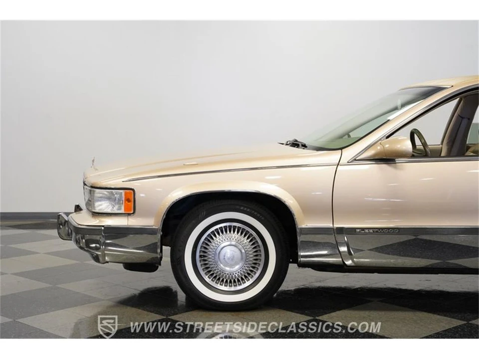 1996 Cadillac Fleetwood - Image 22 of 31