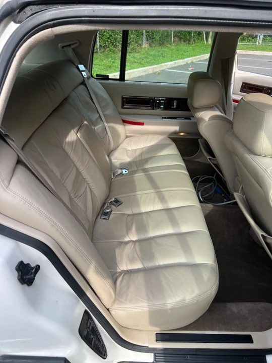 1996 Cadillac Fleetwood - Image 14 of 27