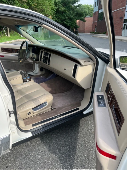 1996 Cadillac Fleetwood - Image 15 of 27