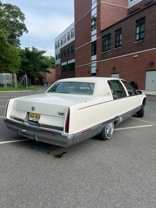 1996 Cadillac Fleetwood - Image 17 of 27