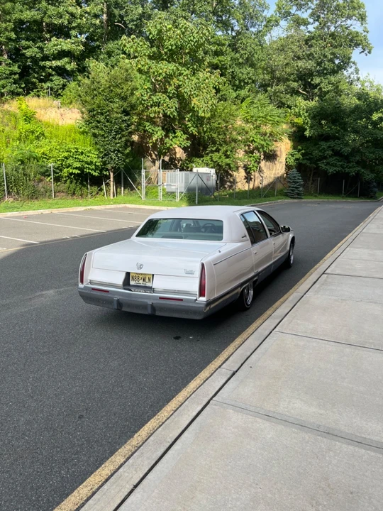 1996 Cadillac Fleetwood - Image 5 of 27