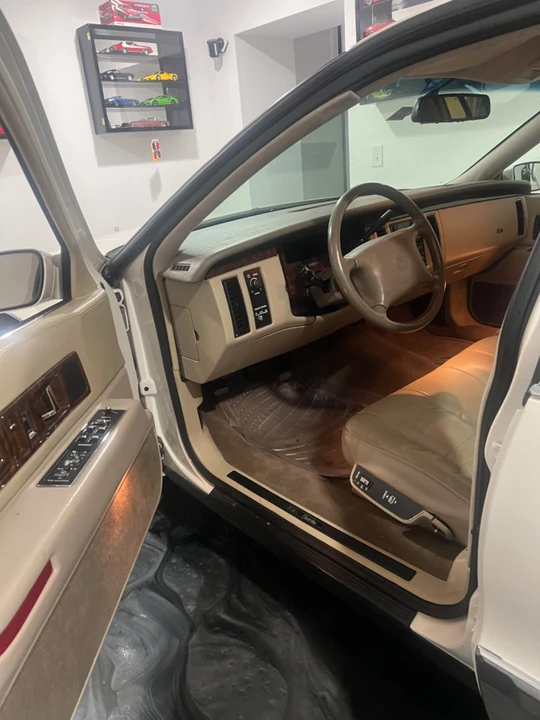 1996 Cadillac Fleetwood - Image 23 of 27